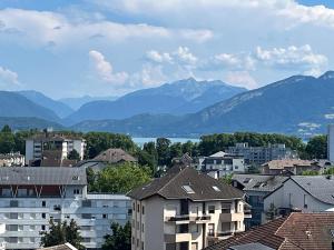 Appartements RIVIERA - 2 Pieces de Charme - Vue Lac - Clim - Parking : photos des chambres