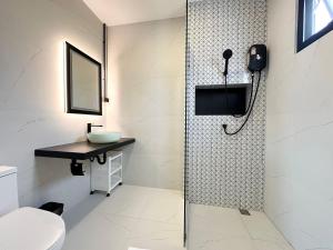 Freeda House Bang Tao Beach - Near Muay Thai Gym