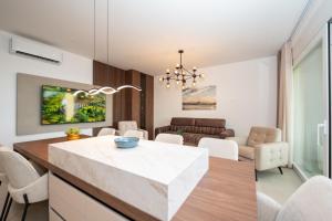 Bumblebee apartments & rooms with pool