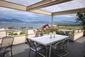 Apartment with terrace close to the beach