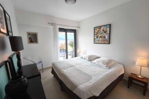 Apartment with terrace close to the beach