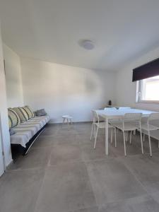 Vir, two bedroom apt with wi-fi, A-C, parking, 600m to the beach