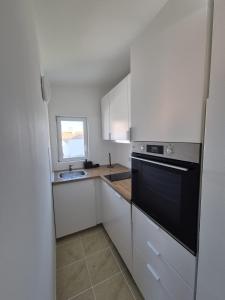 Vir, two bedroom apt with wi-fi, A-C, parking, 600m to the beach