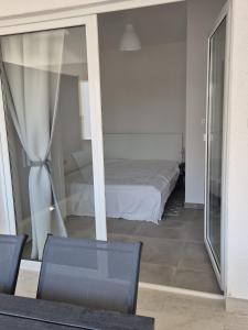 Vir, two bedroom apt with wi-fi, A-C, parking, 600m to the beach