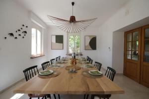 Villa air-conditioning heated pool Alpilles view Mouries LS1-455