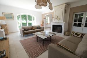 Villa air-conditioning heated pool Alpilles view Mouries LS1-455