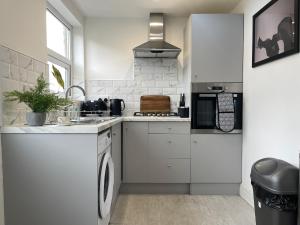 Spacious home in Woodhouse sleeps 9 guests!