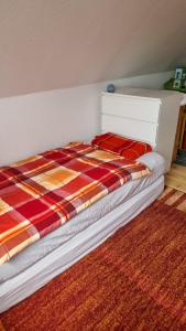 Helles Zimmer 18 qm in 6,5-Zi-Wohnung nähe Frankfurt, Hanau, Büdingen, Friedberg