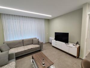 Green 2-bedroom apartment beach
