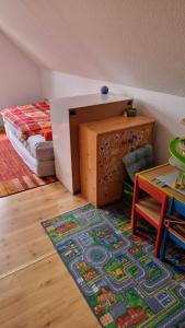 Helles Zimmer 18 qm in 6,5-Zi-Wohnung nähe Frankfurt, Hanau, Büdingen, Friedberg