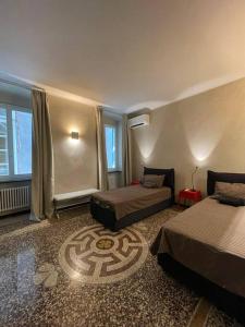 Appartamento in torre medievale di fronte acquario