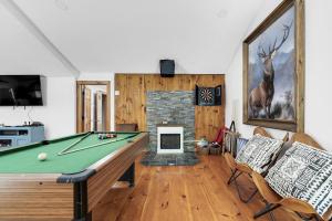 Game Room Retreat Fire Pit Near Winnipesaukee