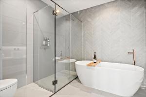Luxury VIP 4-Bedroom Townhouse in Port Melbourne