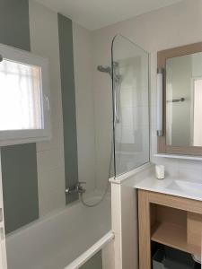 Appartement WiFi parking, tennis, piscine au mileu des golfs de Valescure