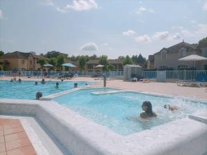 Maisons de vacances Maison avec piscine chauffee en residence, 4 ou 5 pers, RDC, lac et nature : photos des chambres