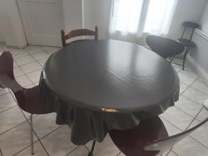 T3 spacieux proche gare Montargis Wifi linges fournis