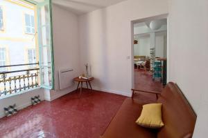 Bright apartment with balcony in Nice