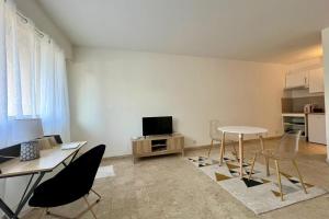 Pleasant apartment near the seaside