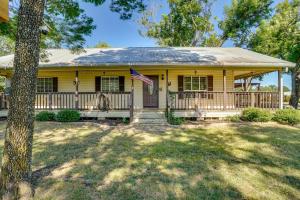 Peace, Space and Starry Nights Ranch Home in Azle