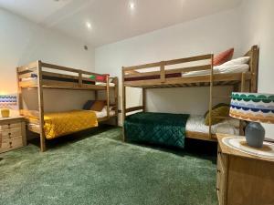 Wisteria Lodge, beautiful home in a great location