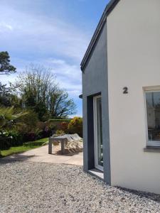 Maisons de vacances Maison tout confort au calme a 300m de la mer et du GR34 avec jardin : photos des chambres