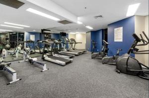 Riverfront Bridge View CBD Heart FREE Parking 2BED