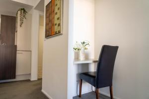 Riverfront Bridge View CBD Heart FREE Parking 2BED