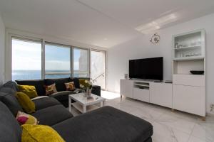 Lovely 1 Bedroom Apartment With Sea Views