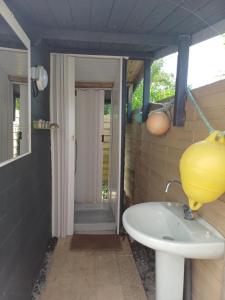 Maisons de vacances Maison tout confort au calme a 300m de la mer et du GR34 avec jardin : photos des chambres