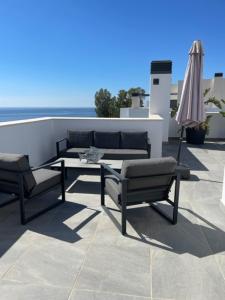 Sunny penthouse beach apartment with panoramic views