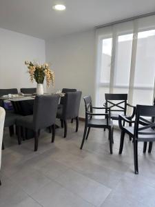 Hermosa Casa en Tumbaco ! Cerca del aeropuerto de Quito y cerca de cumbaya !