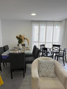 Hermosa Casa en Tumbaco ! Cerca del aeropuerto de Quito y cerca de cumbaya !