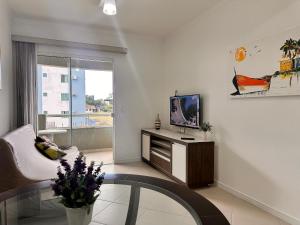 B275 - Apto 02 quartos em Bombas com churrasqueira