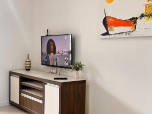 B275 - Apto 02 quartos em Bombas com churrasqueira