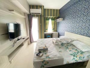 Tmansari Mahogany Apartement By Cozy