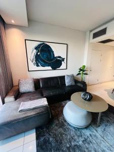 Sandton Pool View with Balcony