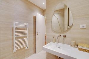 Appartements Appartement haut de gamme avec 2 salles de bains et climatisation au coeur du Marais : photos des chambres