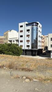 Modernes Apartment in Tanger mit Blick auf Marjane
