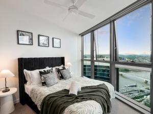 QW Riverside Luxe Apartments by Independent Host