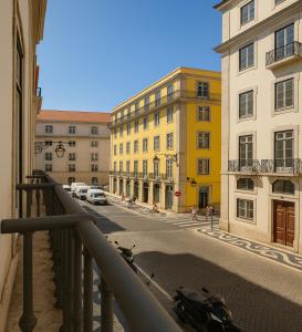 2 bed flat with Balcony in Central Lisbon