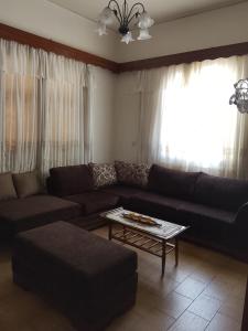 DORAS HOUSE Douneika