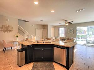 6 Bedrooms 55 Bathrooms Solterra 5278Ww