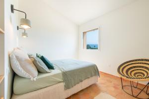 Villas Villa with sea view and pool : photos des chambres