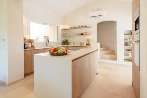 Villas Villa with sea view and pool : photos des chambres