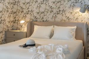 Monumental Studio 10 by An Island Apart