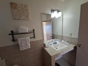 #53 Bungalow Seaside Hotel & Victors RV Park