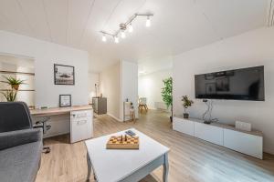 Metropolitan Tranquility 2BR Terrace near Metro