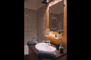 Appartements studio chic redecore avec soin, ideal couples familles ou entre amis,parfait pour cure thermale ou sejour ski, wifi 180 chaines tv parking couvert : photos des chambres