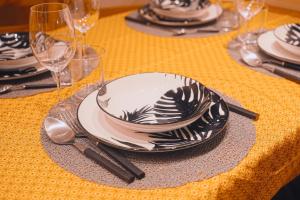 Appartements studio chic redecore avec soin, ideal couples familles ou entre amis,parfait pour cure thermale ou sejour ski, wifi 180 chaines tv parking couvert : photos des chambres