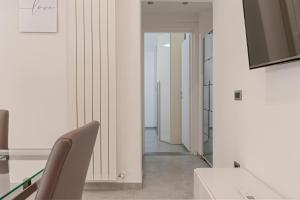 Homiday - Grey Apartment - Free Parking